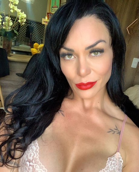 Rhenata Schmidt star sexy pic