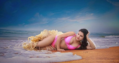 Resmi R Nair model pretty img