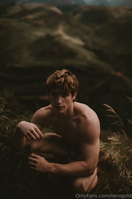 Reno Gold_ naked model img