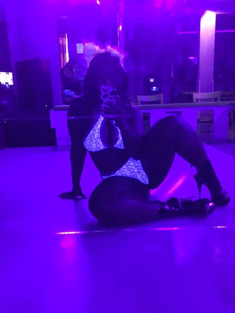 REMY RED 1738 pornstar erotic pics