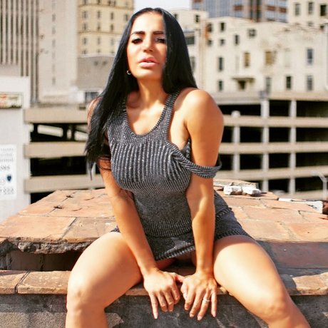 Reina Latina star best pics