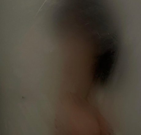 PrettyStoner model adult img