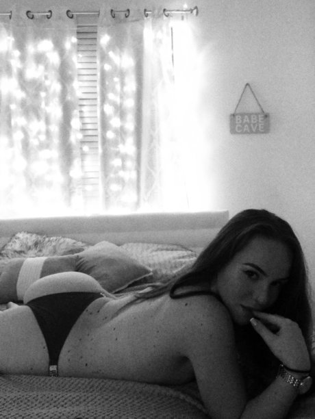 _Red erotic pornstar archive