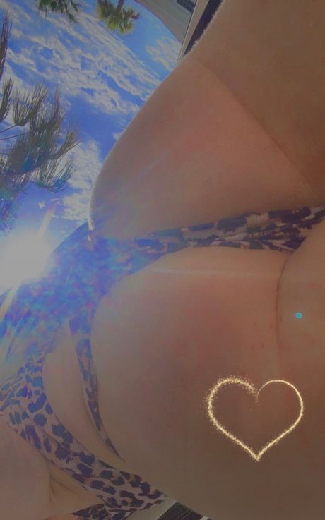 RedRoxanne exclusive model pic