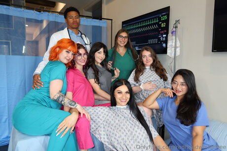 Redheadwinter FREE_ erotic model image