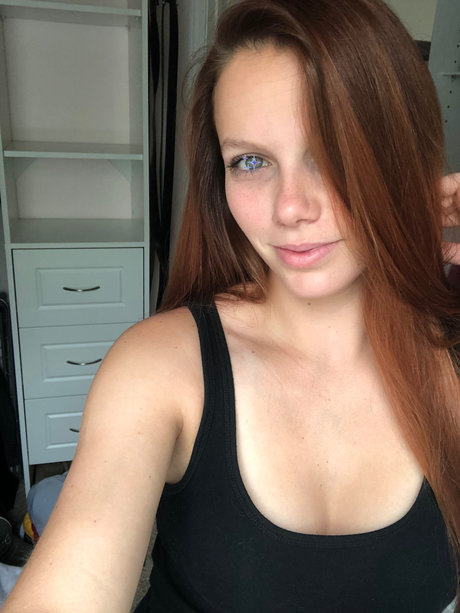 RedheadRoxy pornographic model images