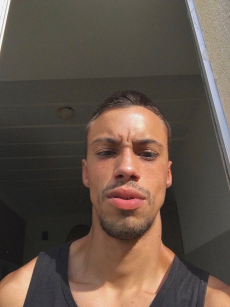 R mulo Ferreira model xxx img