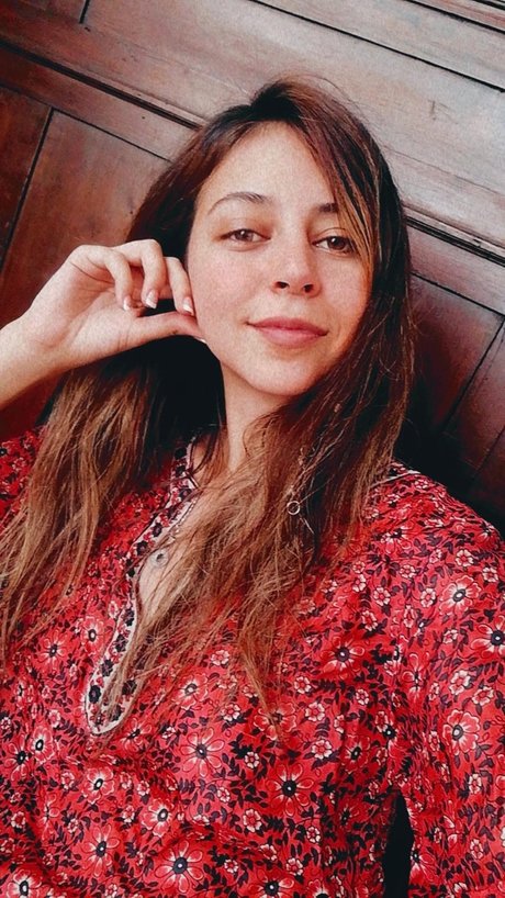 Romi Su rez ASMR beautiful actress photo