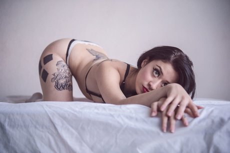 Romina Sunshine erotic star photo