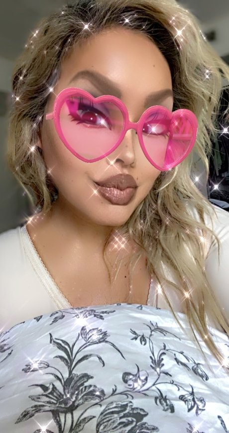 Reiana Love star sexy pics