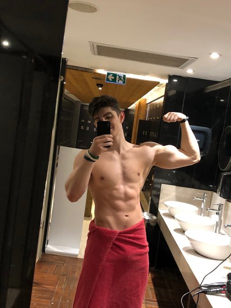 R dvan taytan exclusive pornstar photo