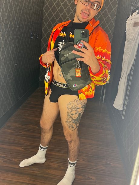 R UNRATED hot actress img