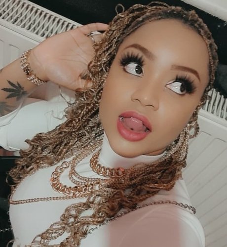 Rude Caramel art model img