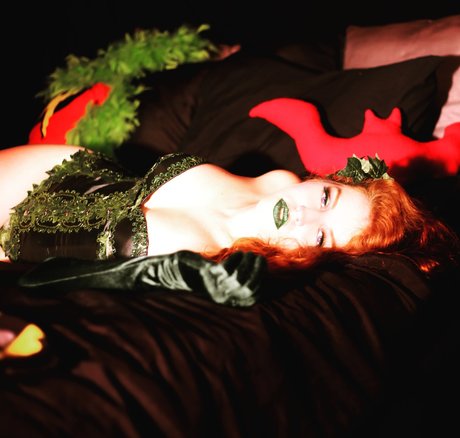 Ruby Rapture Burlesque sex model gallery