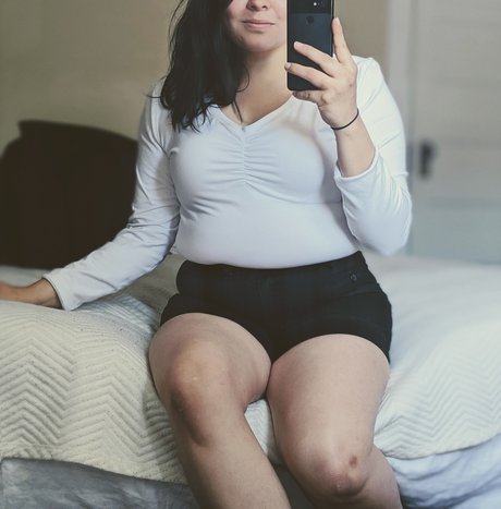 Royalthicness pretty actress picture