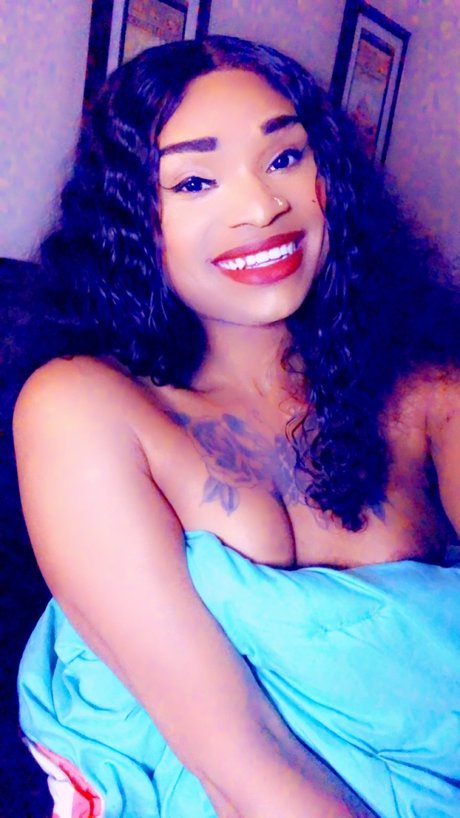 Chrissylicious star beautiful photo