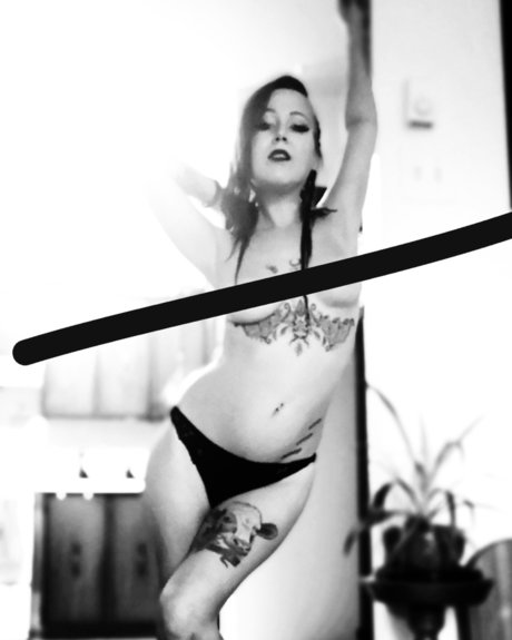 roxxxay pretty pornstar pics