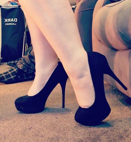 Roxanna Lake pretty pornstar gallery