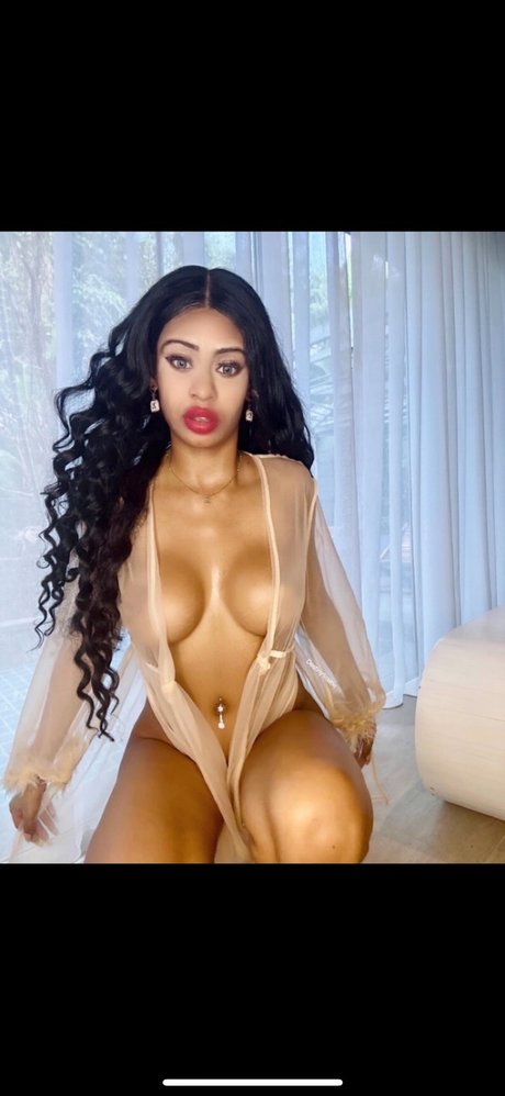 Ms Wetty Paradise perfect model photos