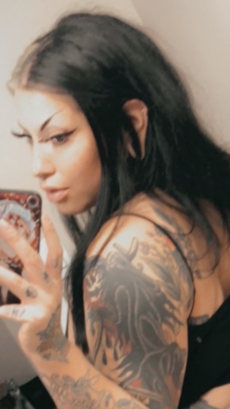 Salem Graves_ nudes star pictures