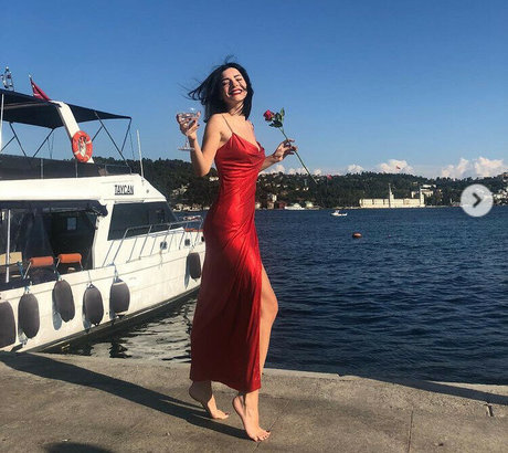 Merve Bolugur sex star galleries