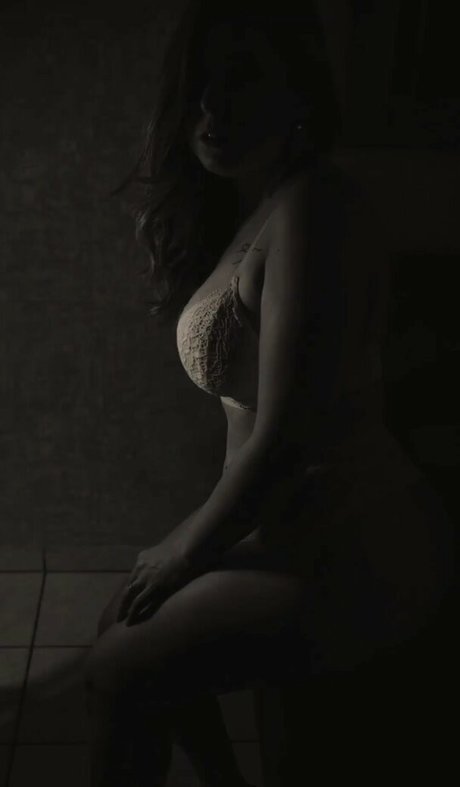 Nanda Lima sexy star galleries