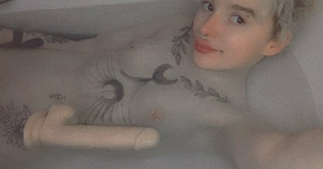 karma luna nice model photo