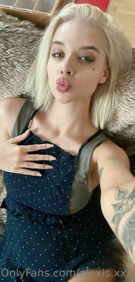 alexis xxxx pornstar nude picture