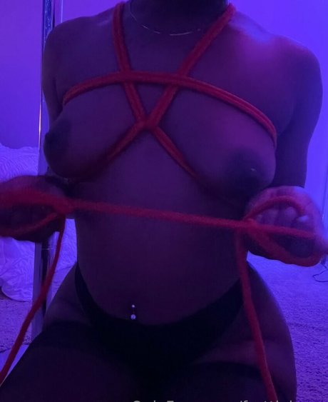 fruttieloom model nude gallery