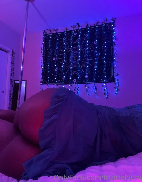 fruttieloom naked model pic