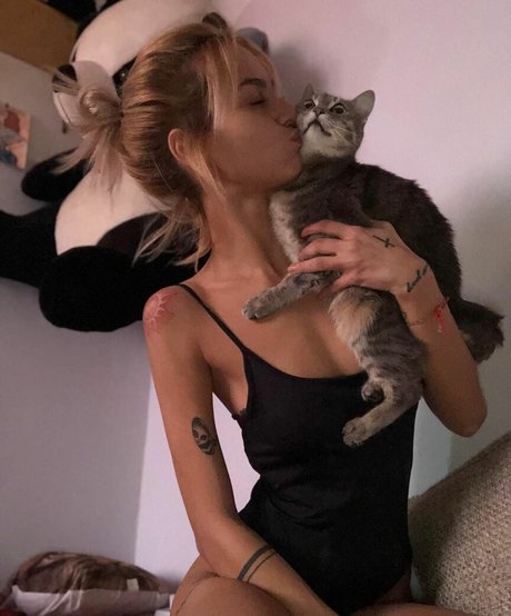 axalrnaed adult star img