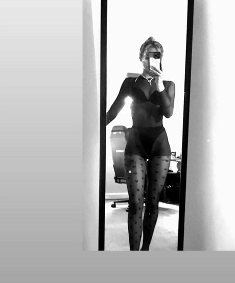 axalrnaed model sexy picture