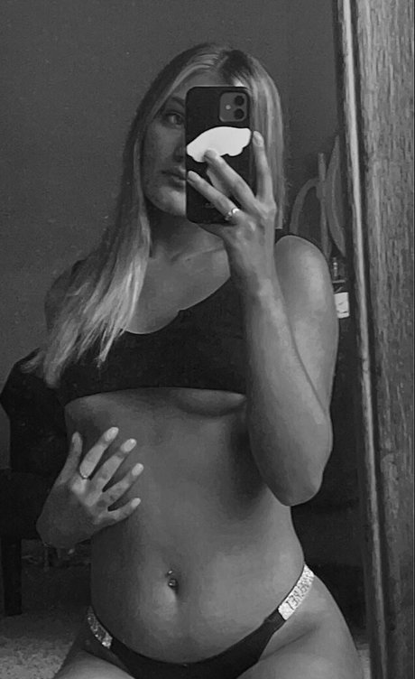 Kayley Duncan sexy star pic