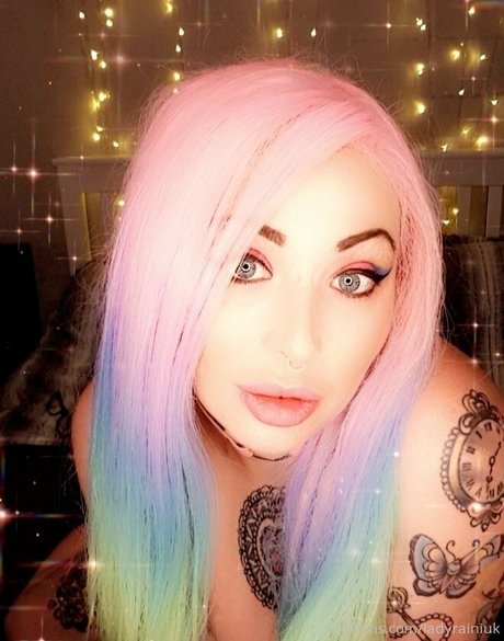 queenrainifree sexy star pic