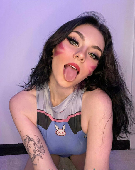 leahjamesxo pornstar pretty pic