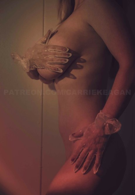 Carrie Keagan high quality star images