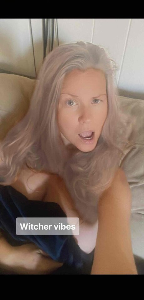 Carrie Keagan star hot pics