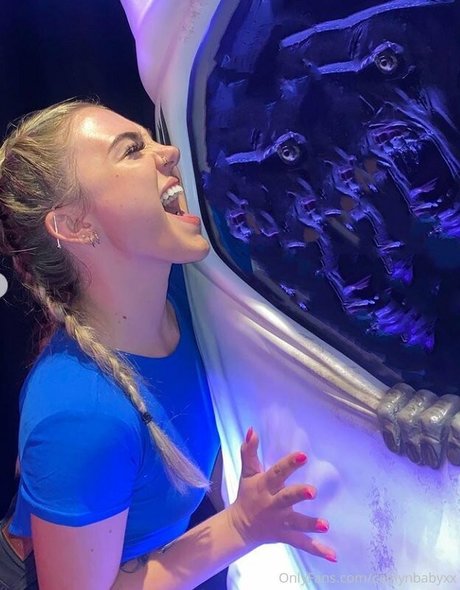 caitlynbabyxx model erotic galleries