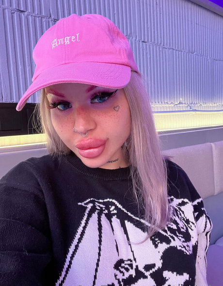 Nasty bimbo beautiful model photos