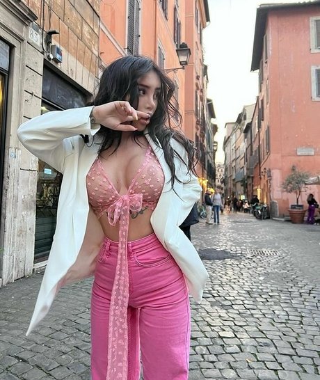 Alexis Mucci model nice img