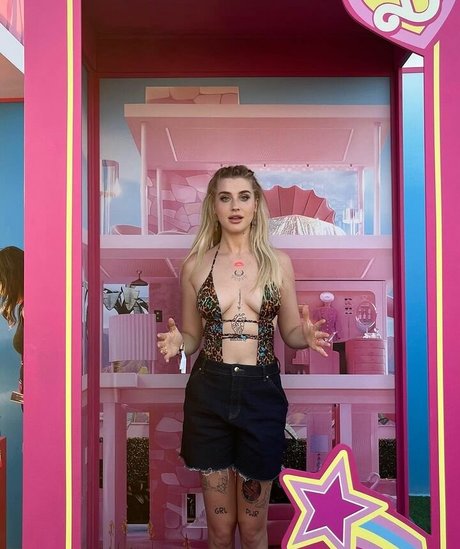 Samantha OT sexy model pics