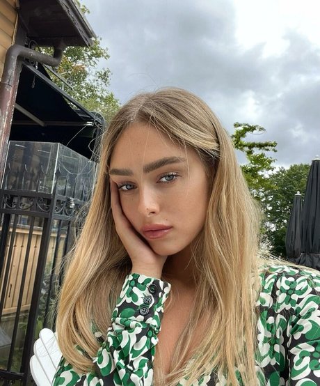 blonde curvy onlyfans hot nude images