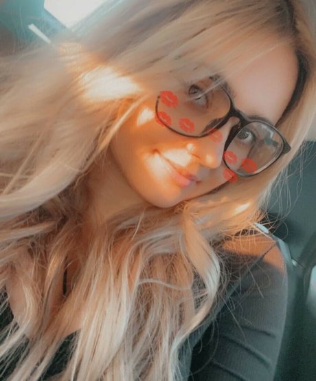 Loowcutie high quality actress photos