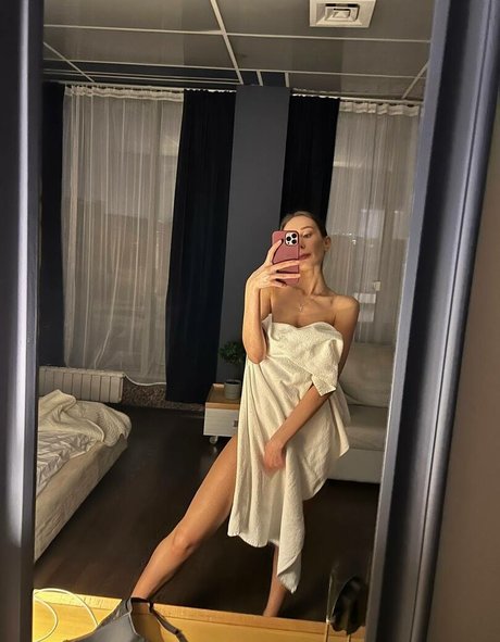 blonde secretary onlyfans nude images