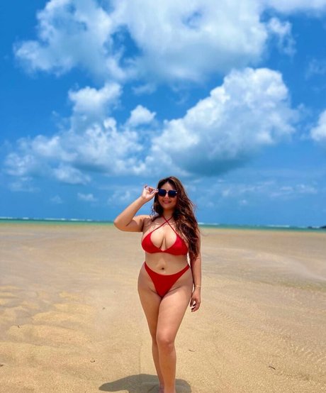 Yen manalo pretty model image