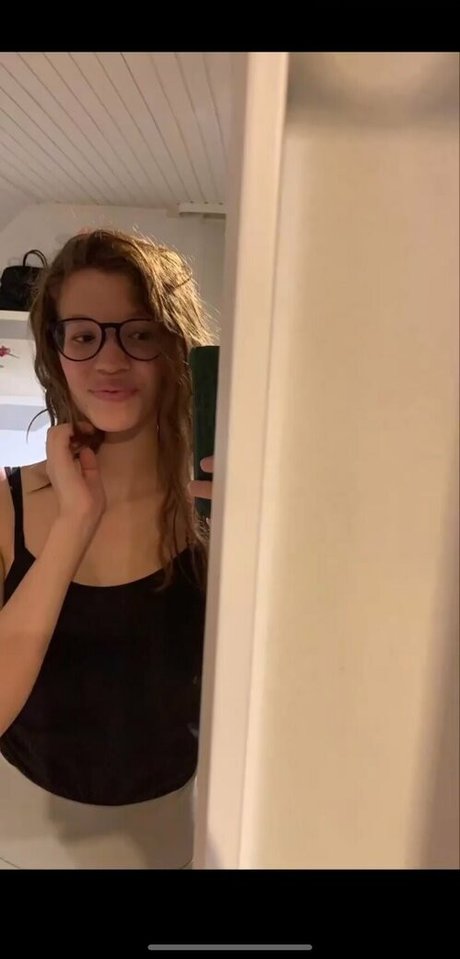 lovvejane nice model pic