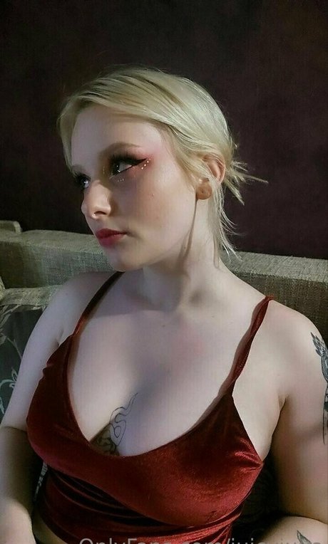 juicyjuus nude model pics