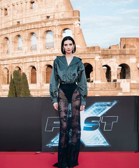 Meadow Walker pornstar nude archive