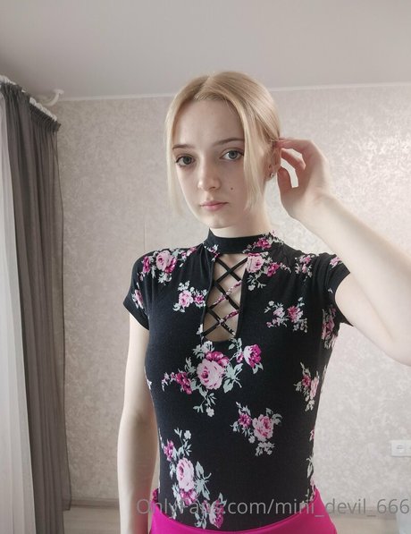 mini devil 666 beautiful actress photos