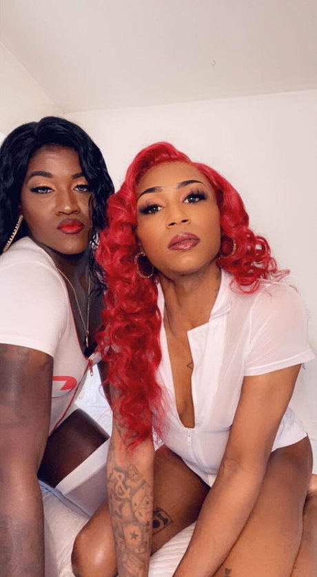 transsohot sex model photo